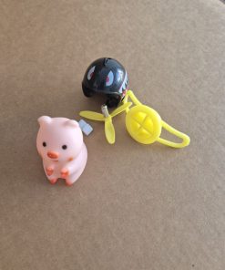 Pinky pig / duck as a decoration on the steering wheel of the scooter with propeller and helmet