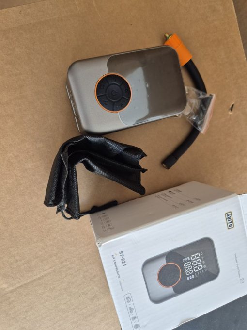 Portable tire inflator air compressor with digital pressure gauge. 150 psi with rechargeable battery (max 10 bar) - Image 3
